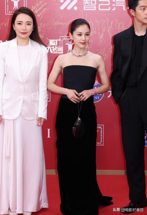 晚装女明星_红毯造型分析_明星时尚穿搭评价