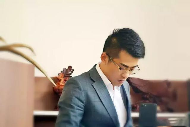 婚礼当“作秀”，热热闹闹捞金，网红辛有志靠直播事业爱情双丰收